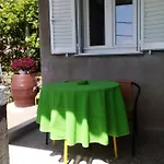 Laura *